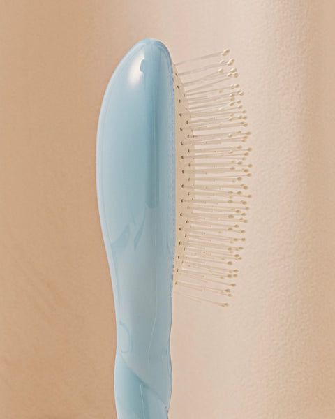 N.04 La Petite Brosse Démêlante & Massante La Miracle Bleu Ciel - Image 3