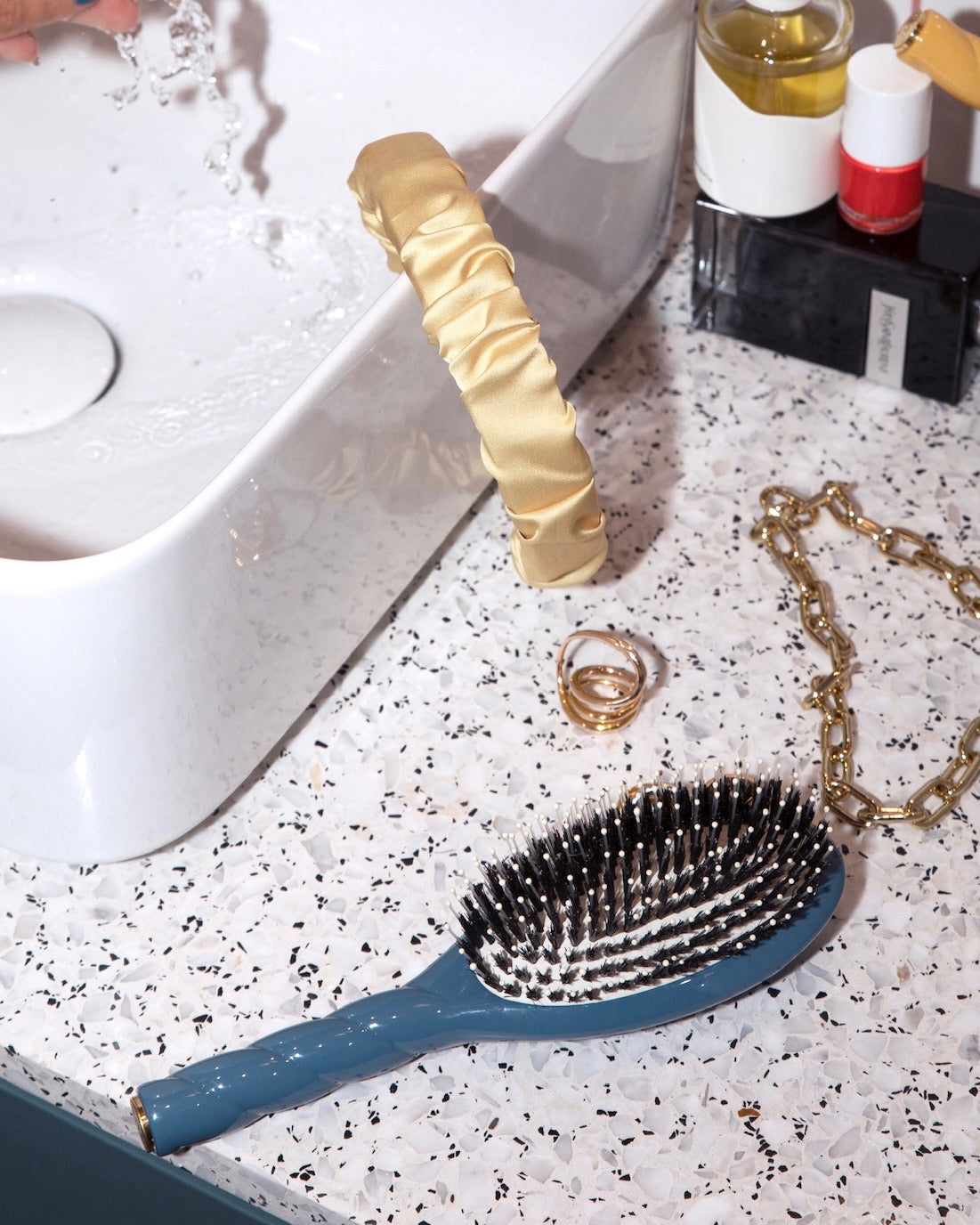 N.03 La Brosse Cuir Chevelu Sensible l'Indispensable Douceur Bleu Encre