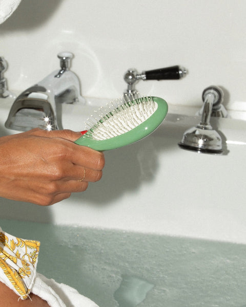N.04 La Petite Brosse Démêlante & Massante La Miracle Vert Amande - Image 2