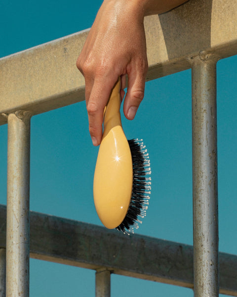 N.03 La Brosse Cuir Chevelu Sensible l'Indispensable Douceur Jaune Safran - Image 2