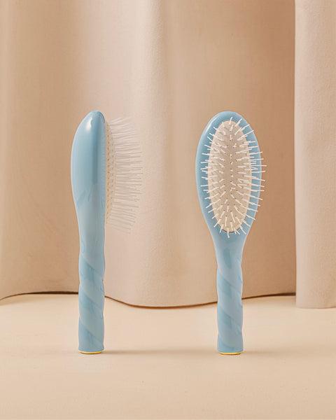 N.07 La Petite Brosse Démêlante & Stimulante l'Intense Bleu Ciel - Image 1