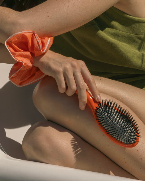 Limited Edition N.01 The Universal Shine Care Brush Orange Seventies - Image 2