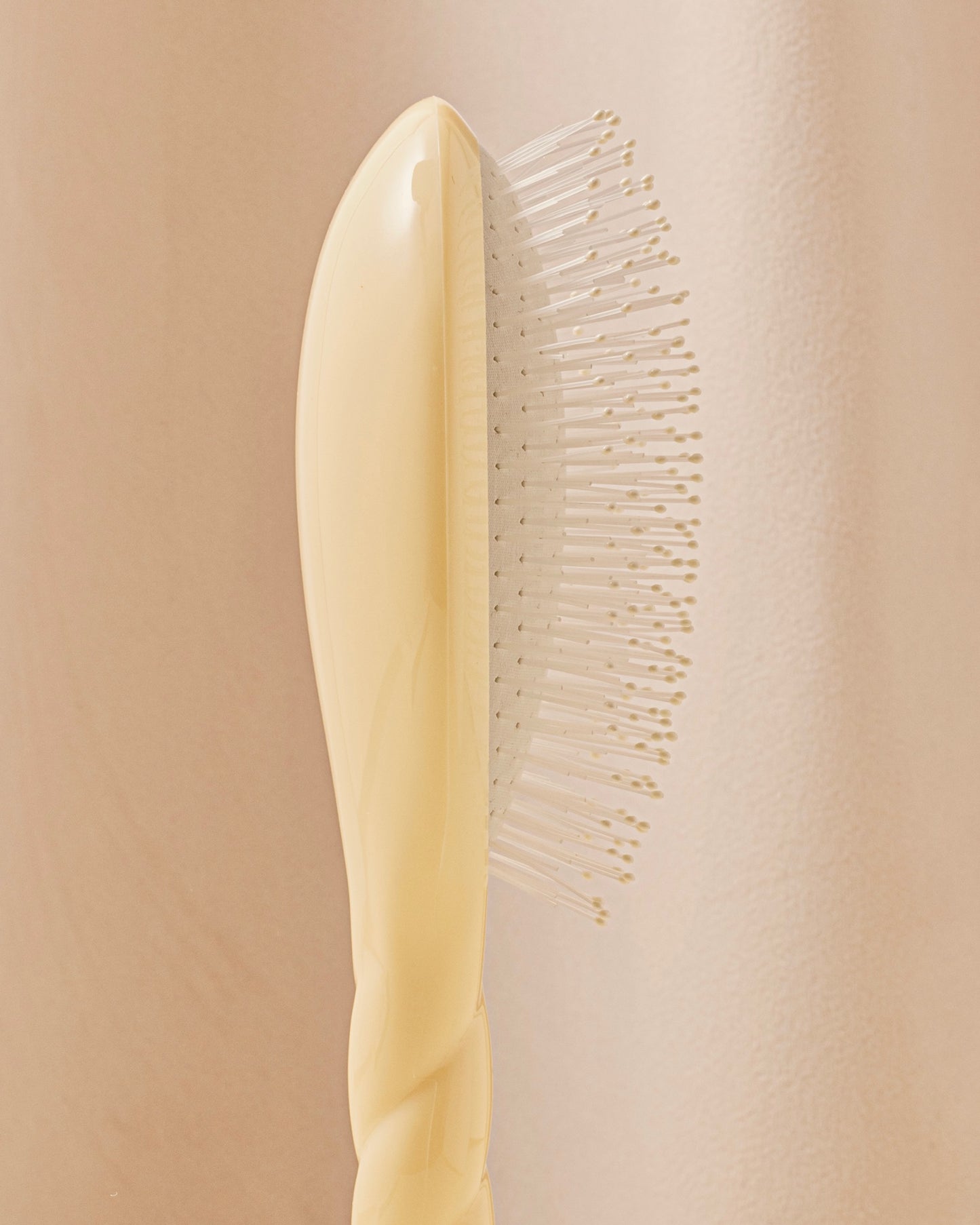 N.04 La Brosse Démêlante & Massante La Miracle Ivoire Cair