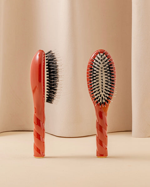 N.02 La Petite Brosse Démêlante & Soin l'Indispensable Terre Battue - Image 1