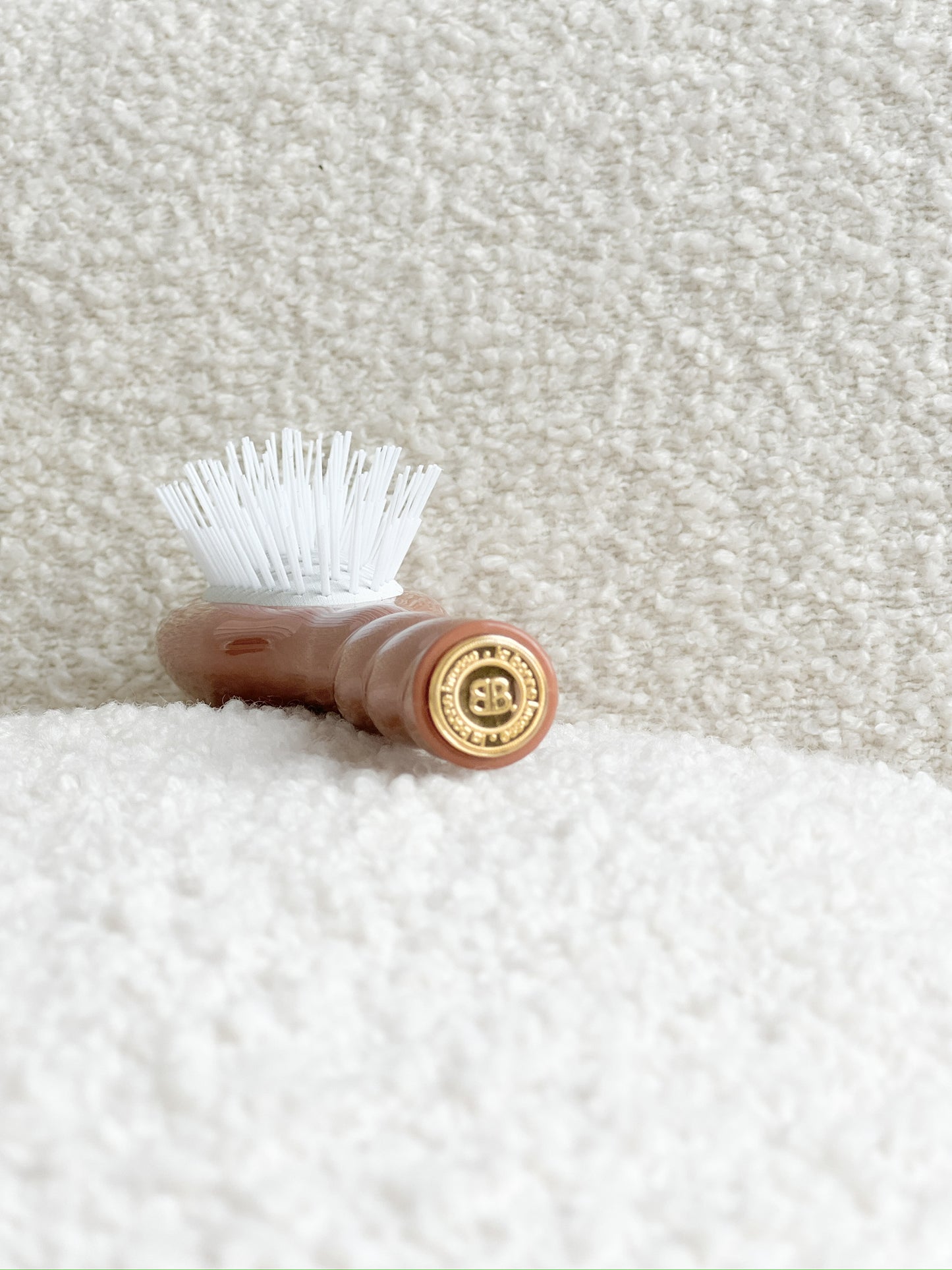 N.07 La Petite Brosse Démêlante & Stimulante l'Intense Terracotta