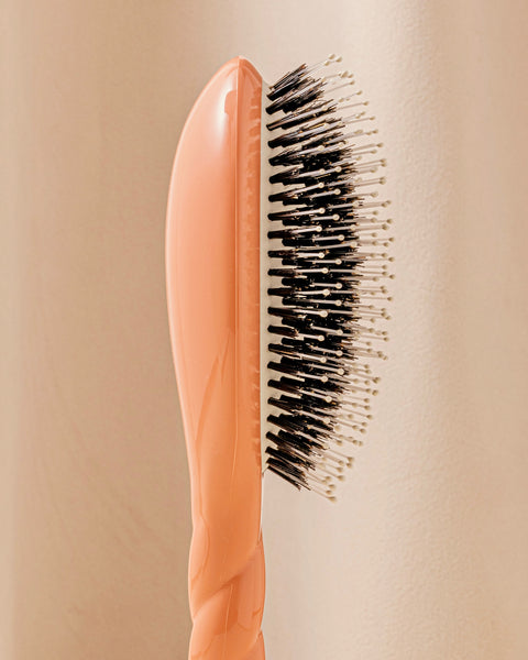N.03 La Brosse Cuir Chevelu Sensible l'Indispensable Douceur Corail - Image 3