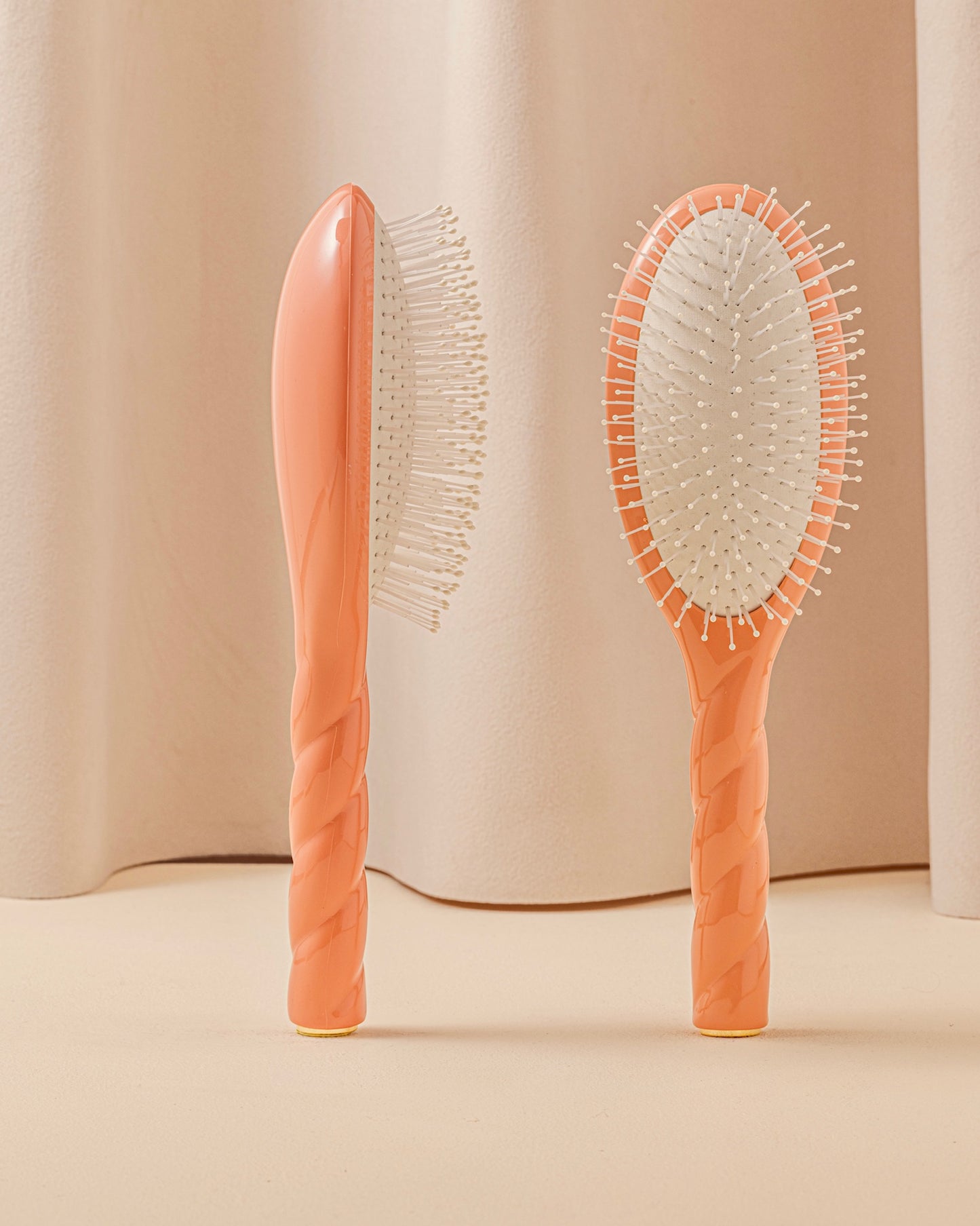 N.04 La Brosse Démêlante & Massante La Miracle Corail