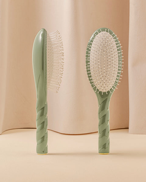 N.04 La Brosse Démêlante & Massante La Miracle Vert Amande - Image 1