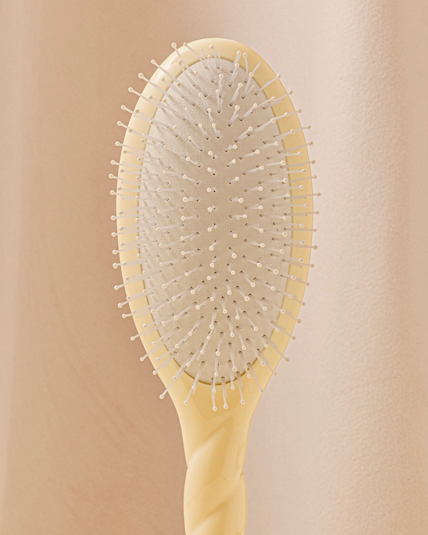 N.04 La Brosse Démêlante & Massante La Miracle Ivoire Cair