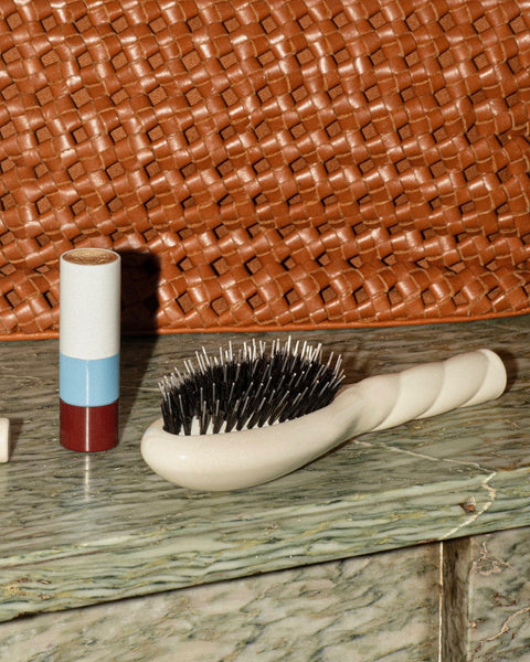 N.02 La Petite Brosse Démêlante & Soin l'Indispensable Blanc Crème - Image 2