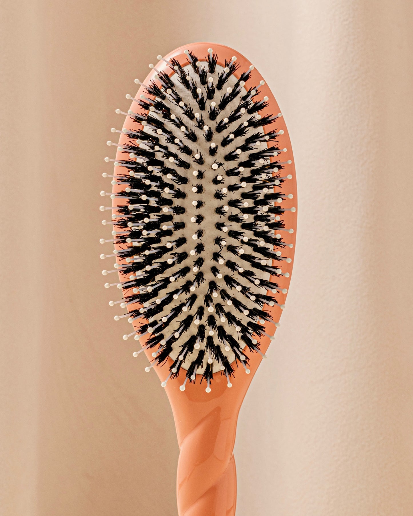 N.03 La Brosse Cuir Chevelu Sensible l'Indispensable Douceur Corail