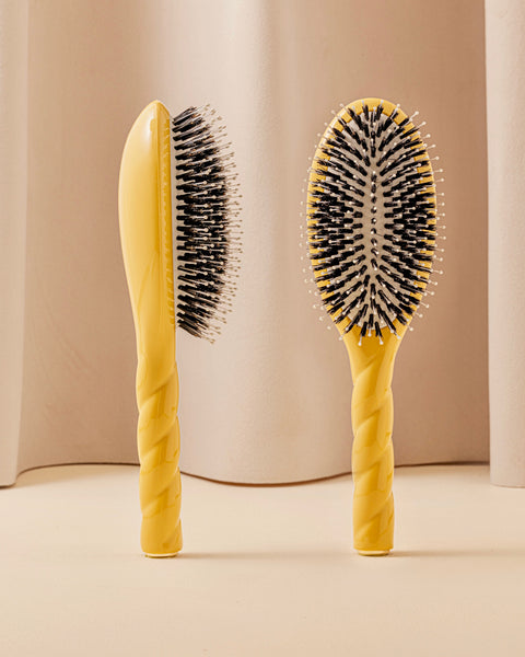 N.03 La Brosse Cuir Chevelu Sensible l'Indispensable Douceur Jaune Safran - Image 1