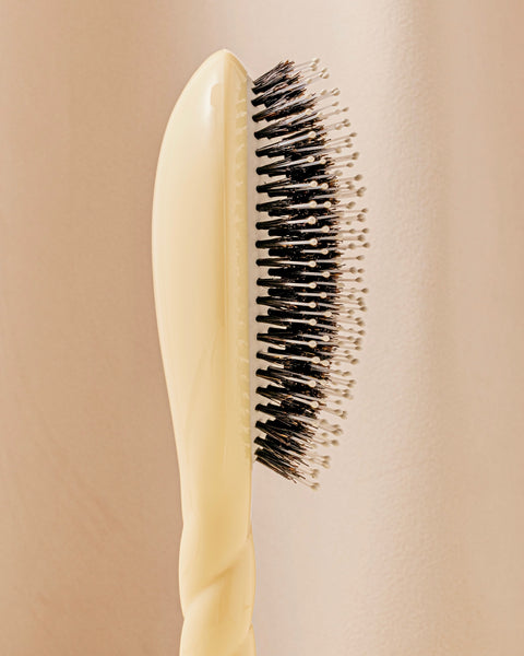 N.03 La Brosse Cuir Chevelu Sensible l'Indispensable Douceur Ivoire Cair - Image 2