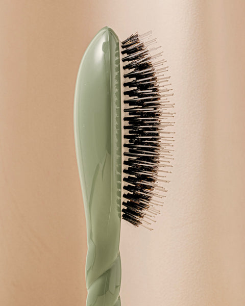 N.02 La Brosse Démêlante & Soin l'Indispensable Vert Amande - Image 2