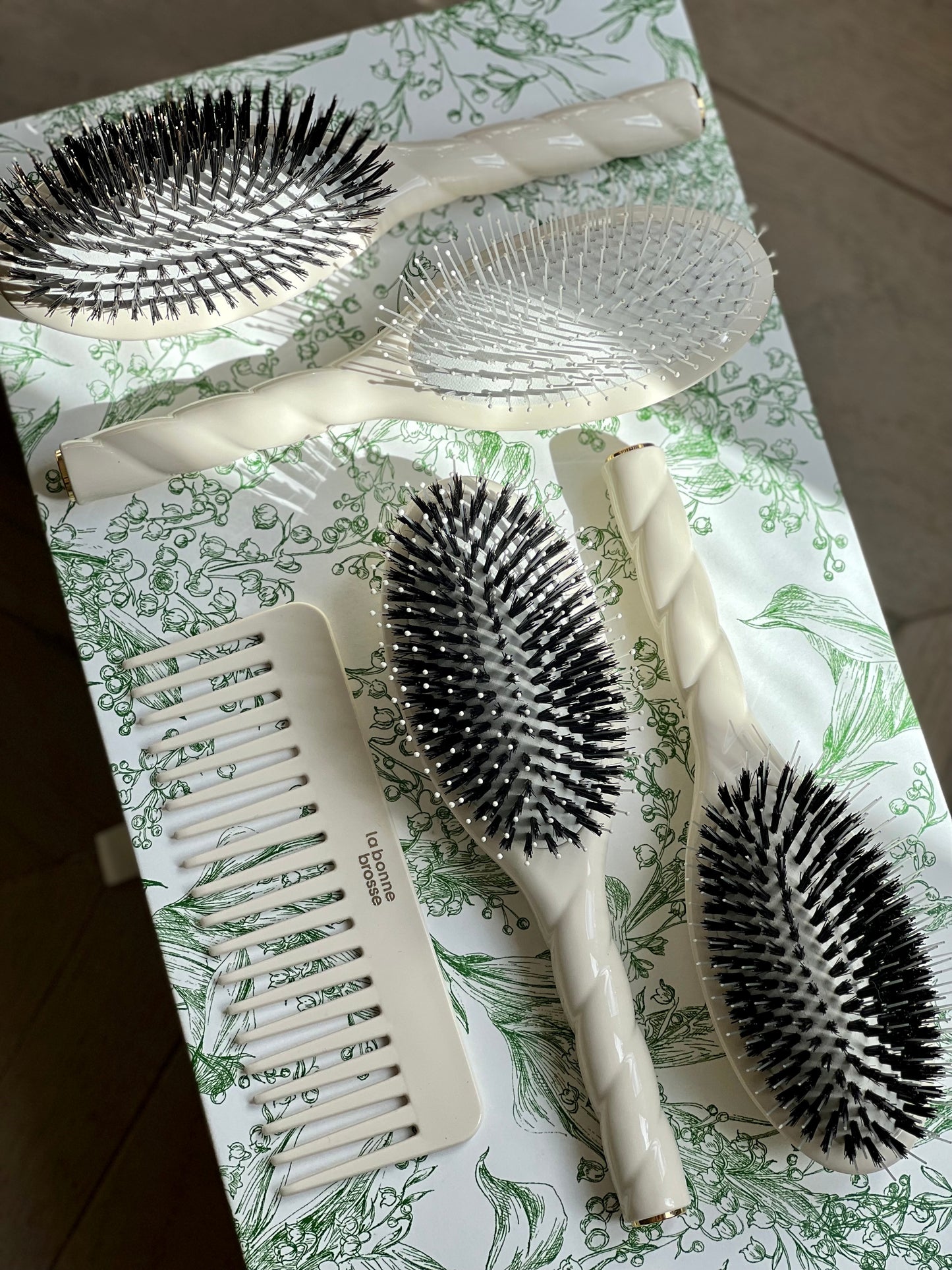 N.04 La Brosse Démêlante & Massante La Miracle Blanc Crème