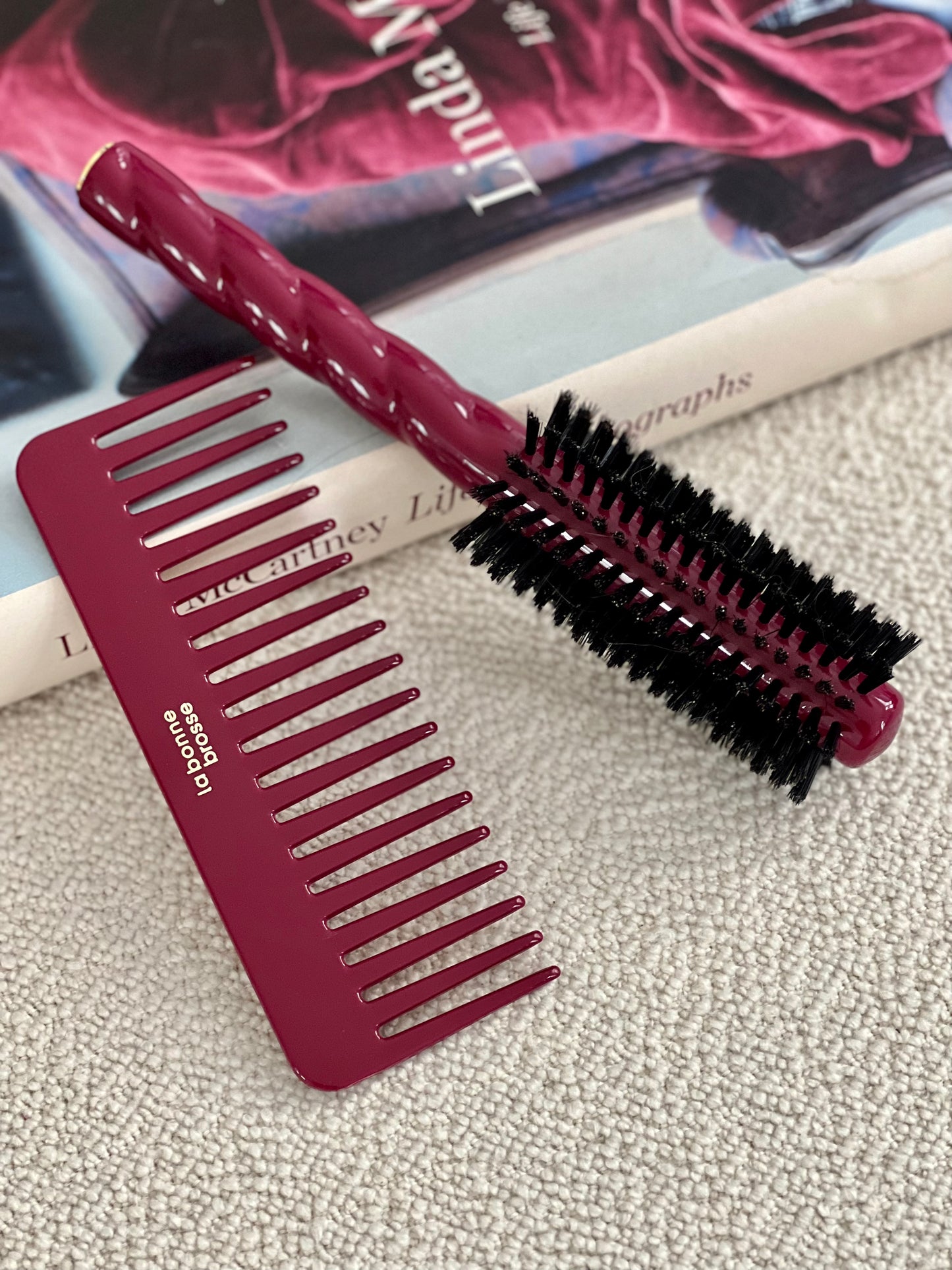 Le Peigne Large Démêlant en Acétate Rouge Cerise