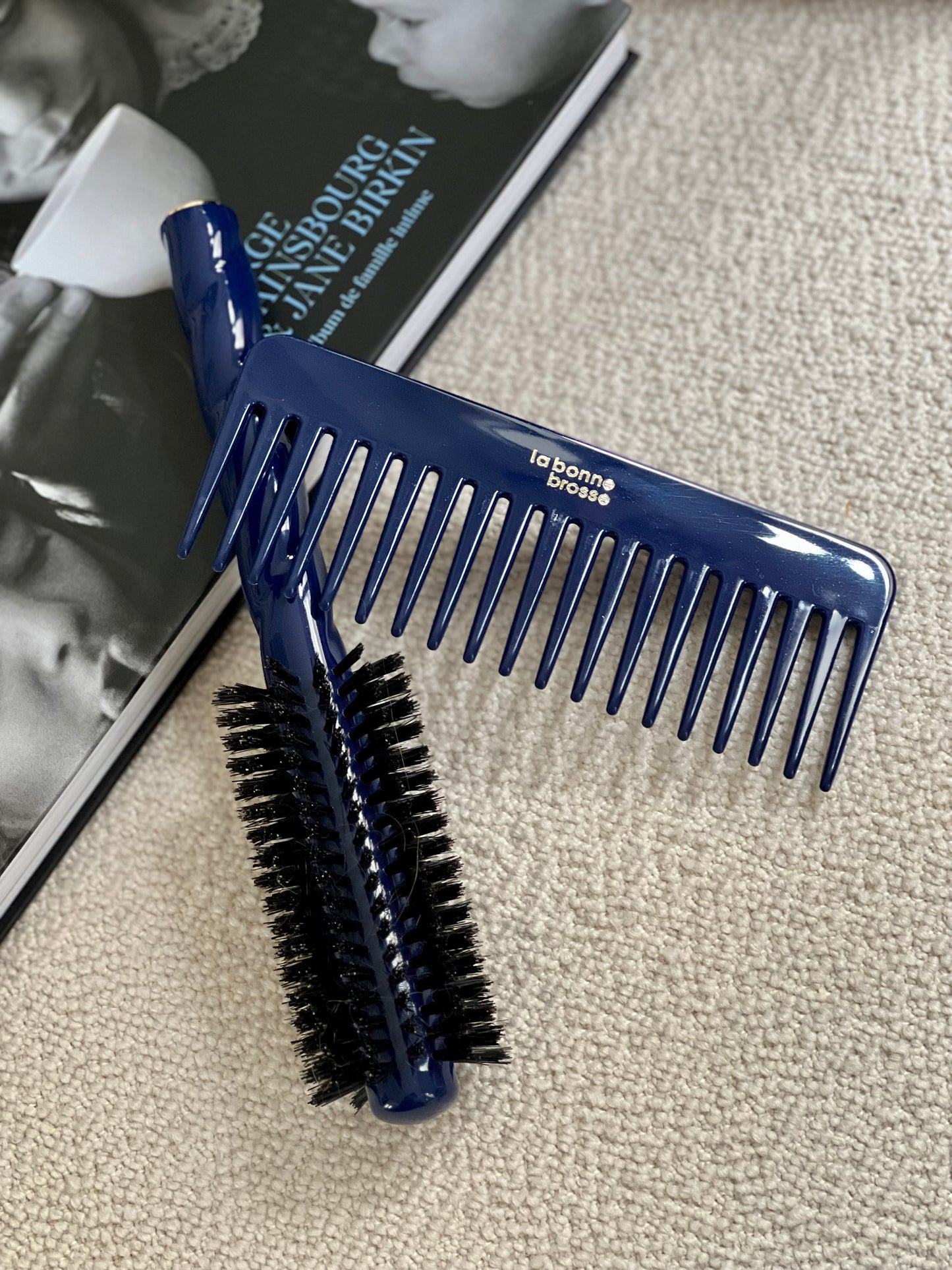 Le Peigne Large Démêlant en Acétate Bleu Myrtille