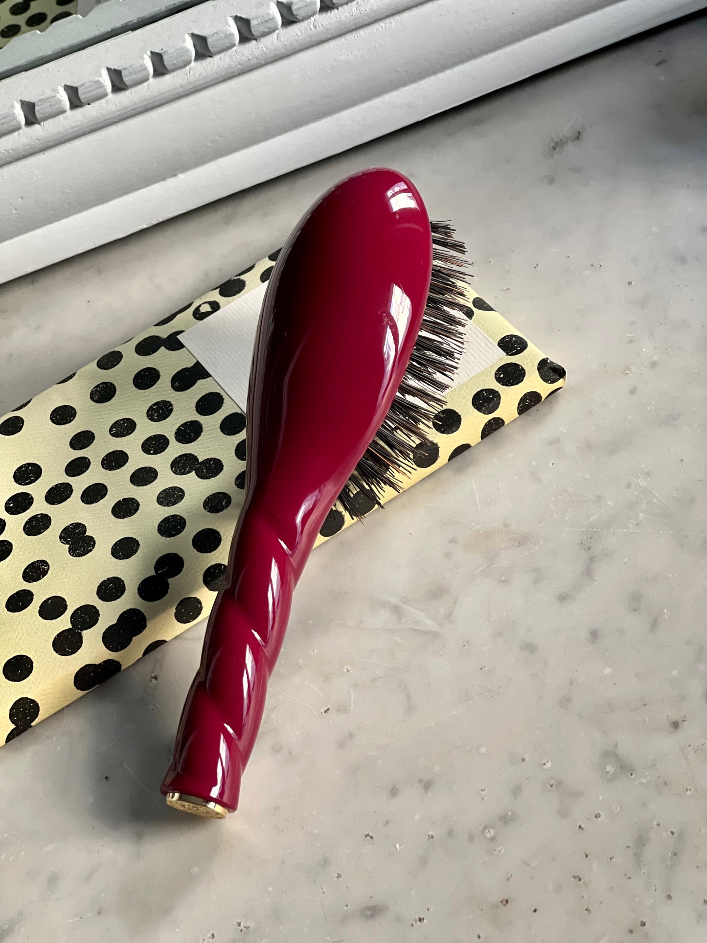 N.01 The Small Shine & Care Hair Brush THE UNIVERSAL Cherry Red