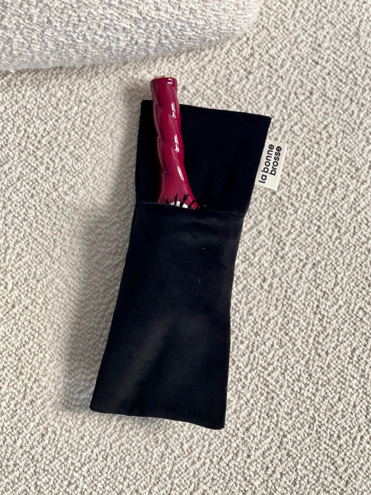 La Pochette "Petite Brosse" Noire