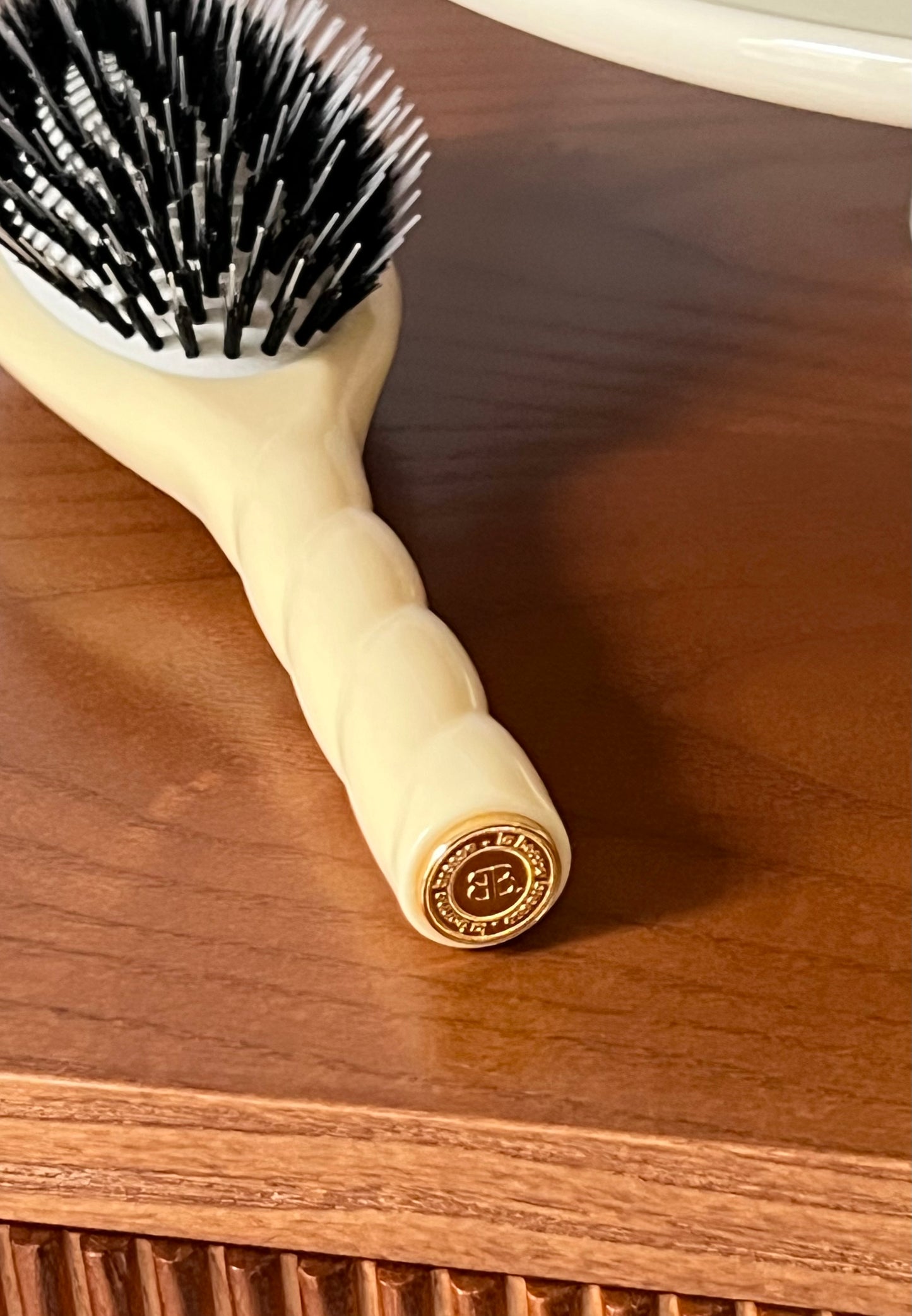 N.02 La Brosse Démêlante & Soin l'Indispensable Ivoire Cair