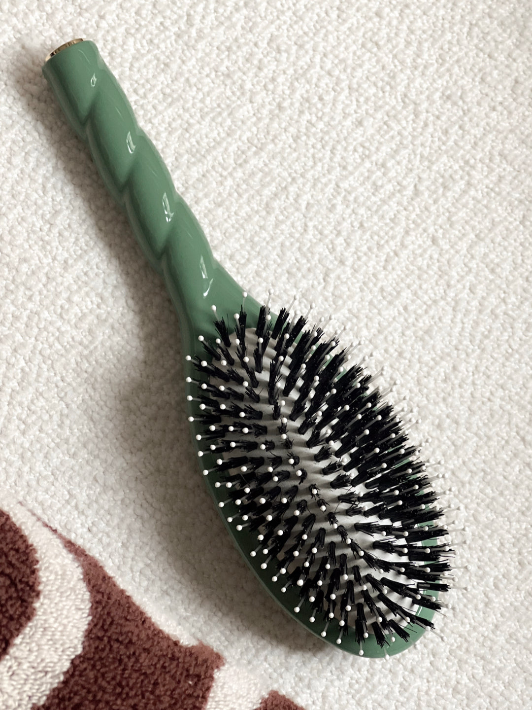 N.03 La Brosse Cuir Chevelu Sensible l'Indispensable Douceur Vert Amande
