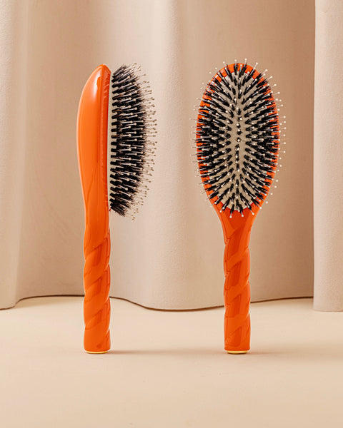 Limited Edition N.03 The Sensitive Scalp Brush the Essential Softness Orange Seventies - Image 1