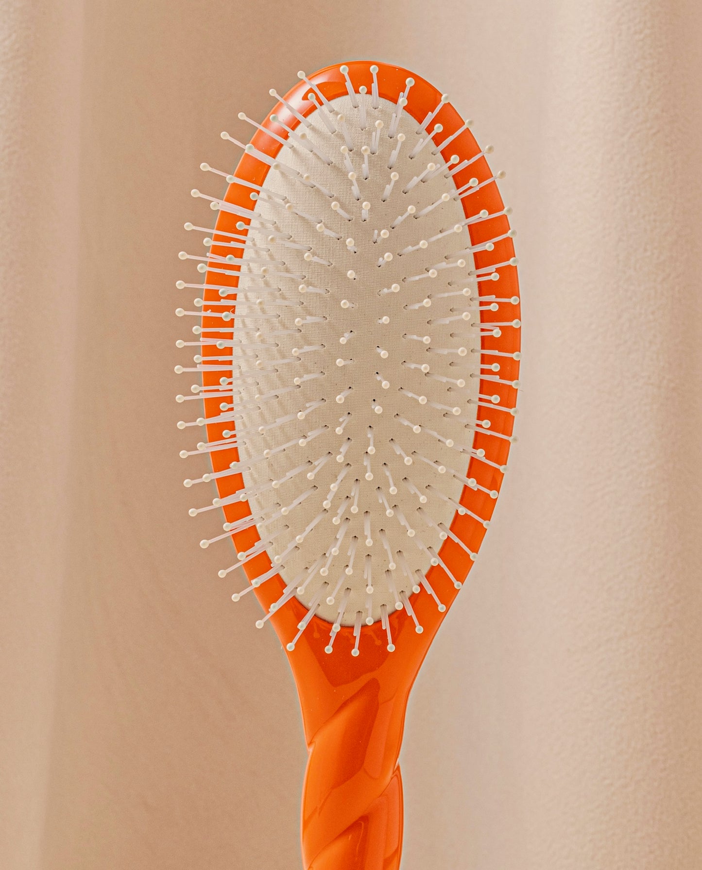 Édition Limitée N.04 La Brosse Démêlante & Massante La Miracle Orange Seventies