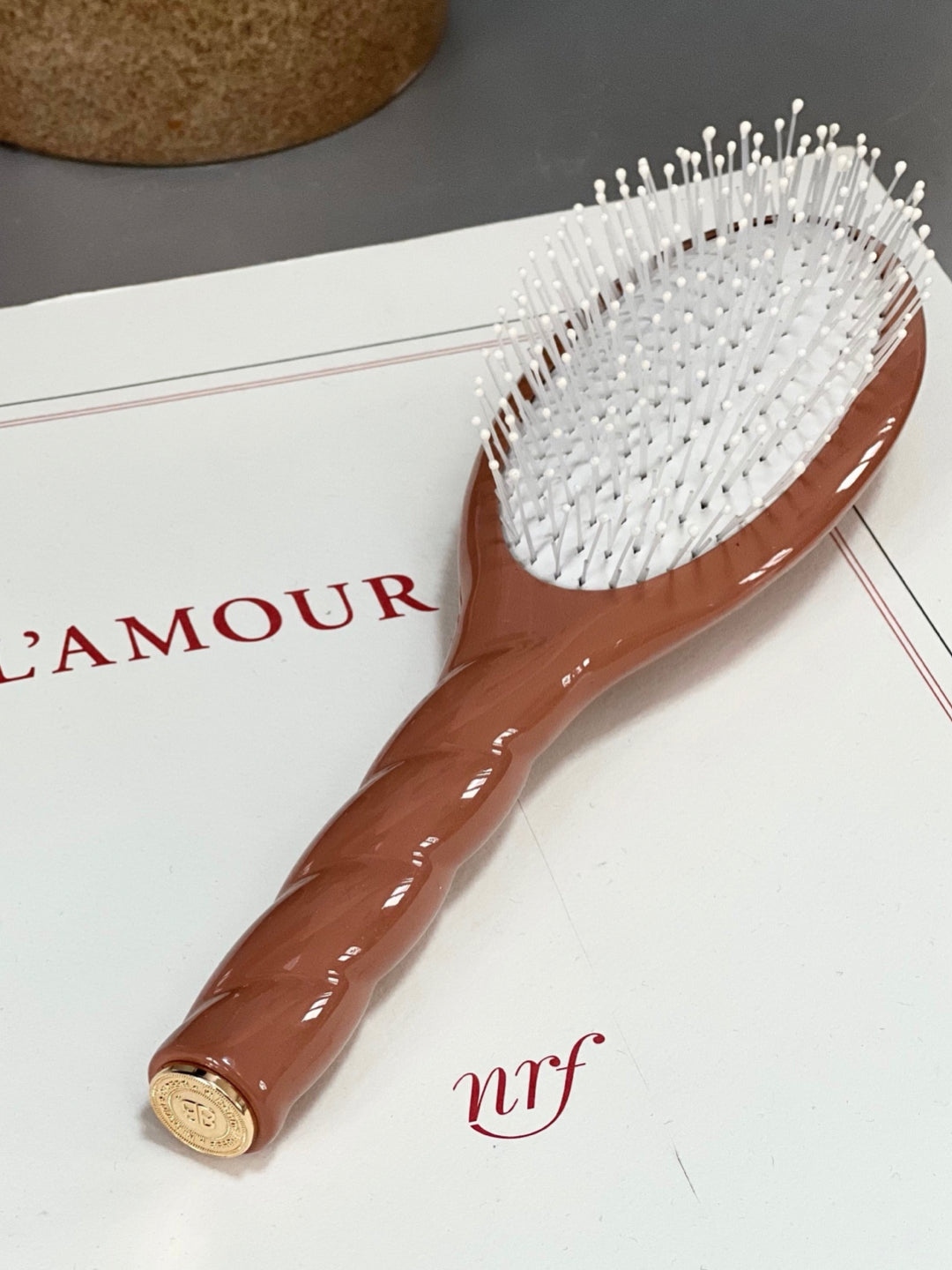 N.04 La Brosse Démêlante & Massante La Miracle Terracotta