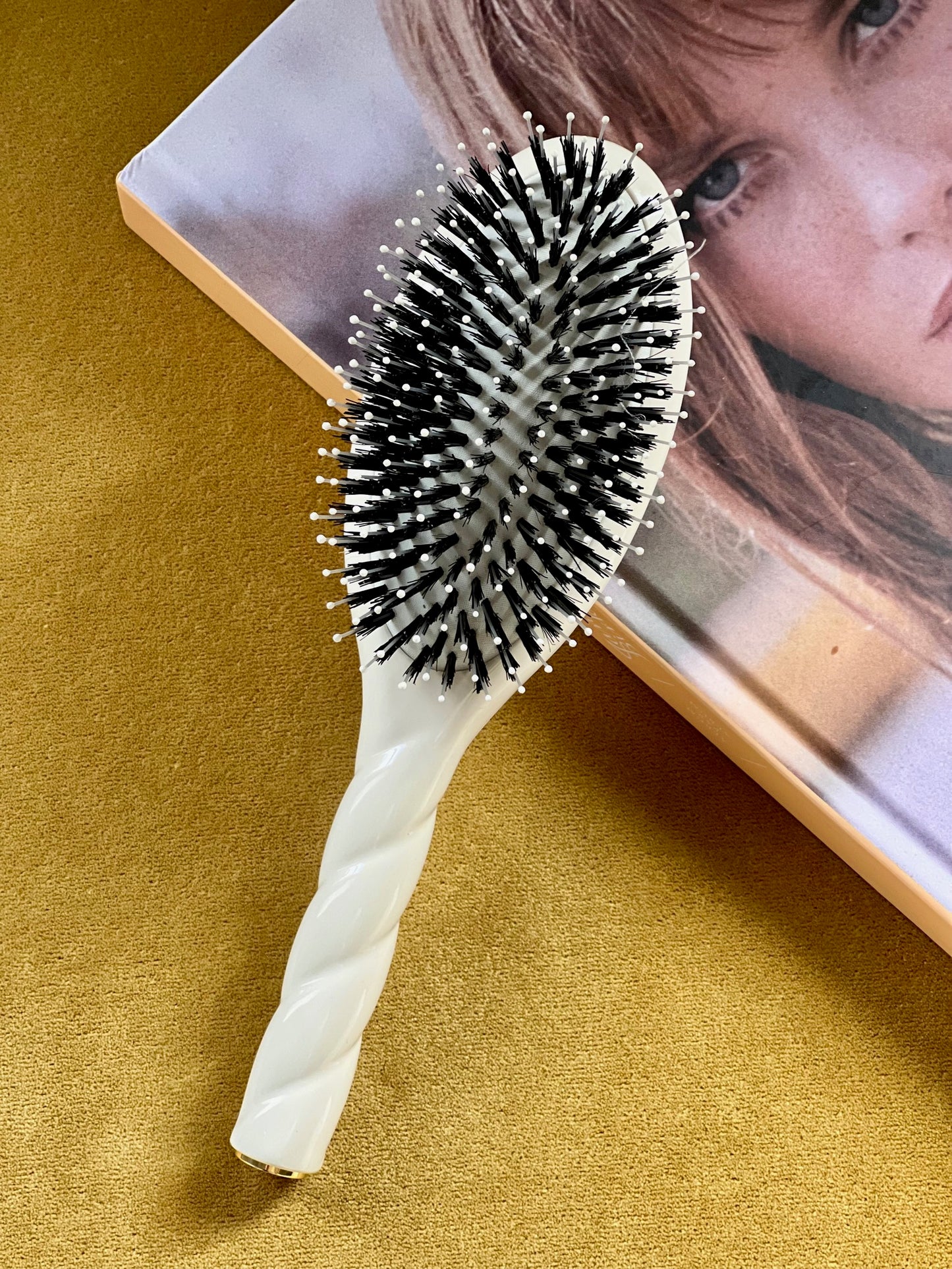 N.03 La Brosse Cuir Chevelu Sensible l'Indispensable Douceur Blanc Crème