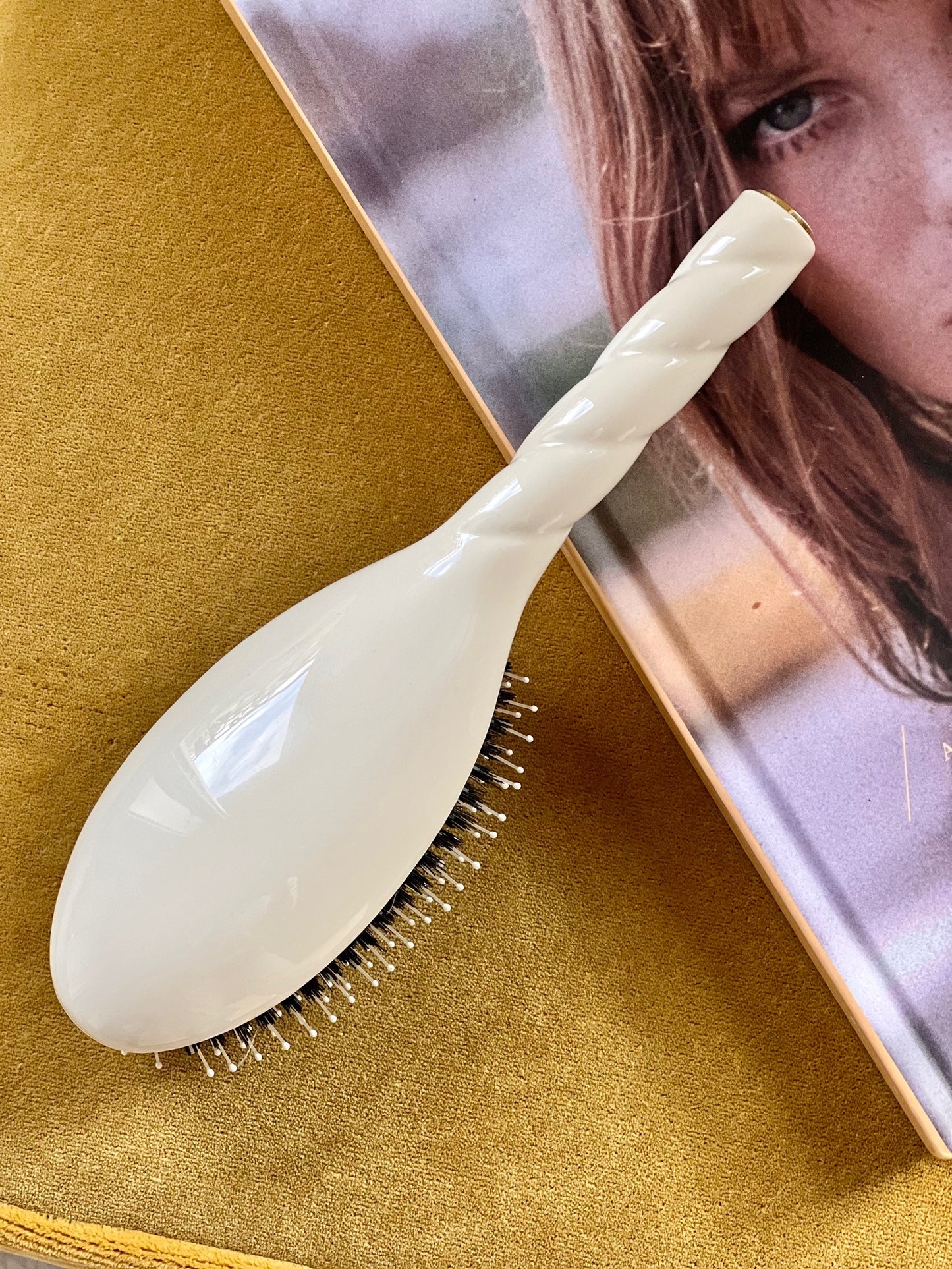 N.03 La Brosse Cuir Chevelu Sensible l'Indispensable Douceur Blanc Crème