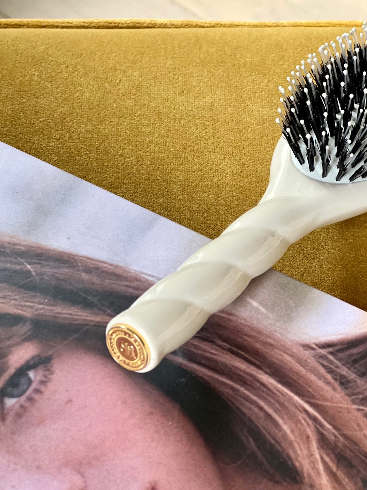 N.03 La Brosse Cuir Chevelu Sensible l'Indispensable Douceur Blanc Crème
