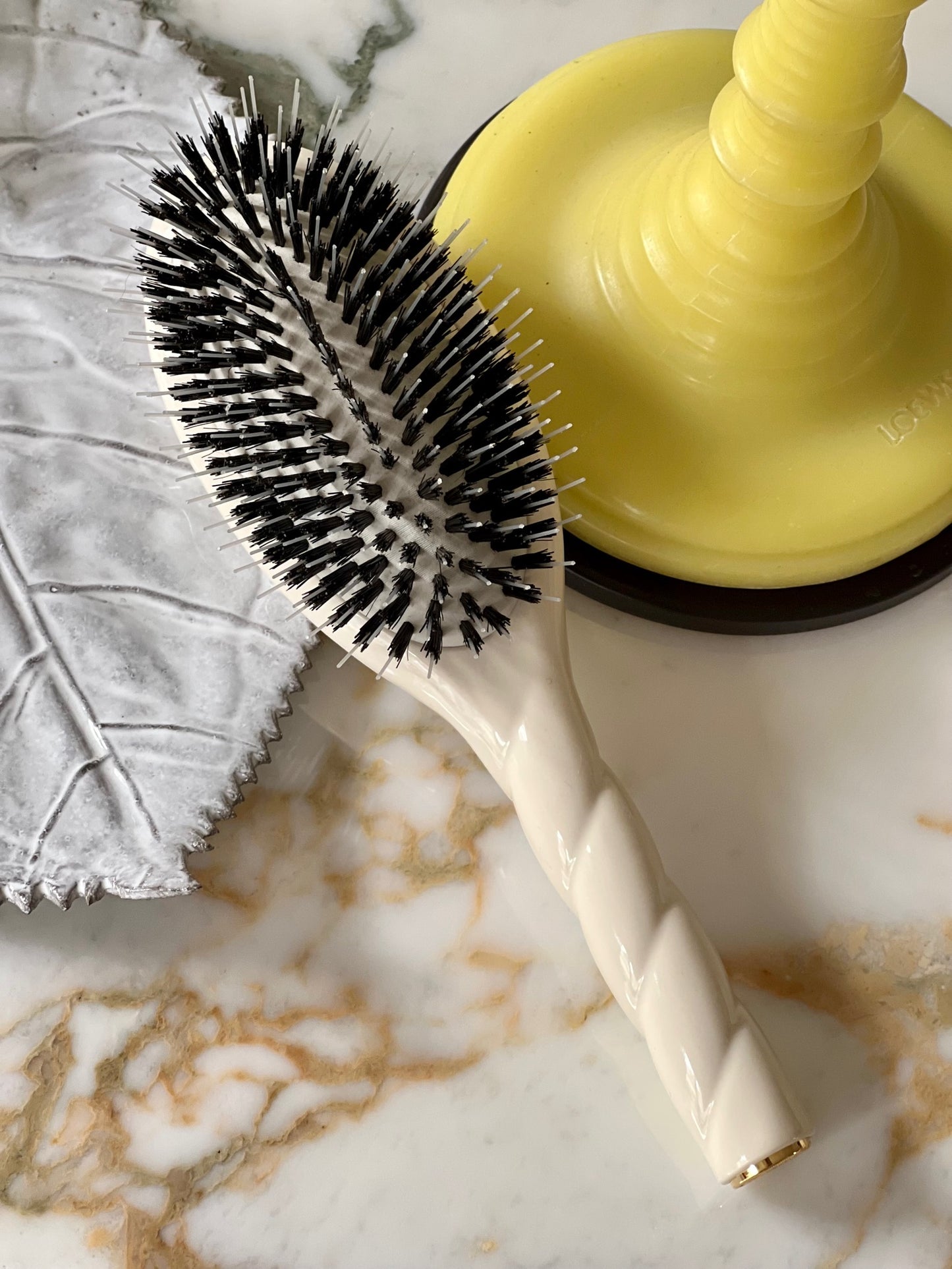 N.02 La Brosse Démêlante & Soin l'Indispensable Blanc Crème