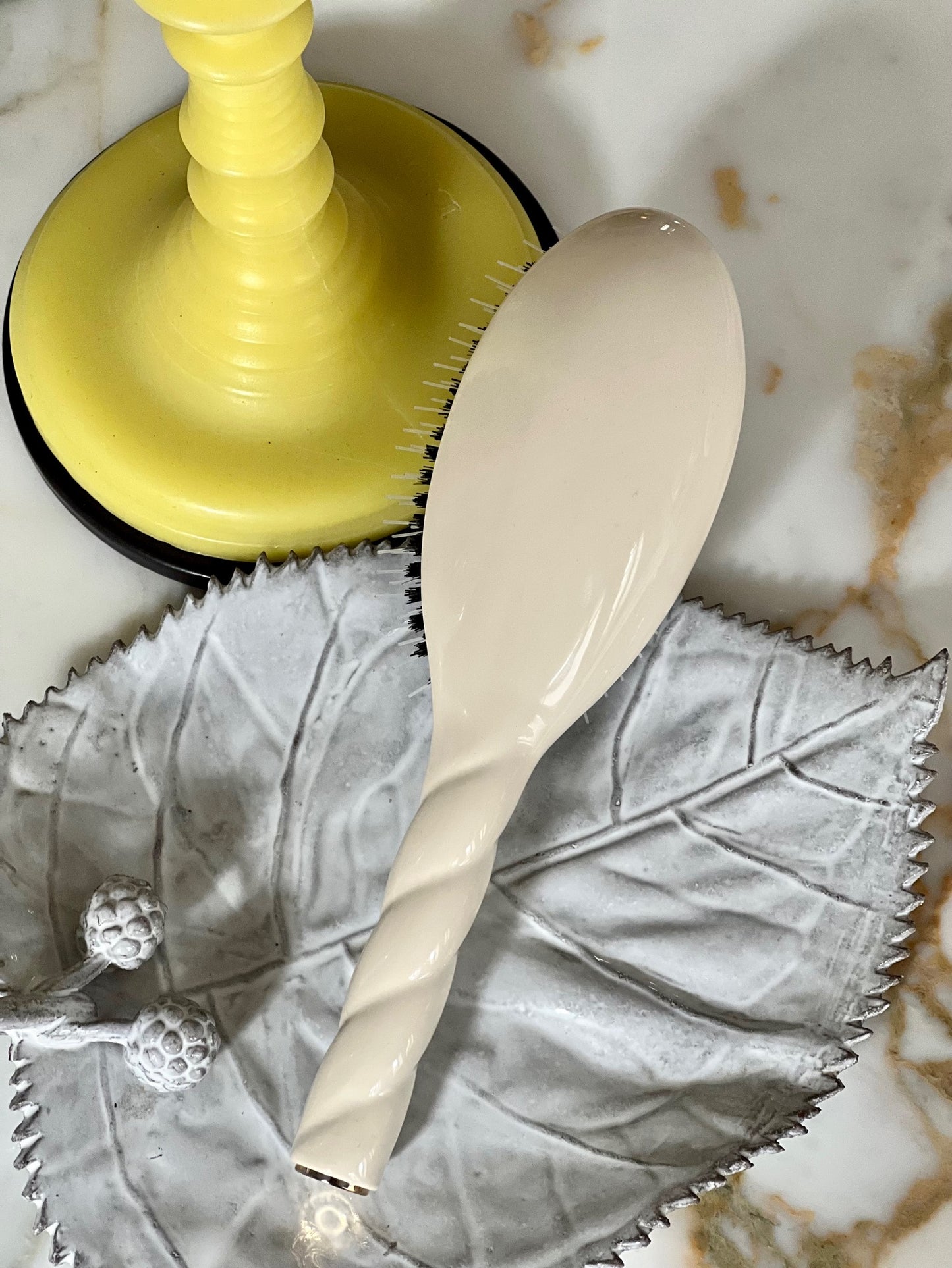 N.02 La Brosse Démêlante & Soin l'Indispensable Blanc Crème