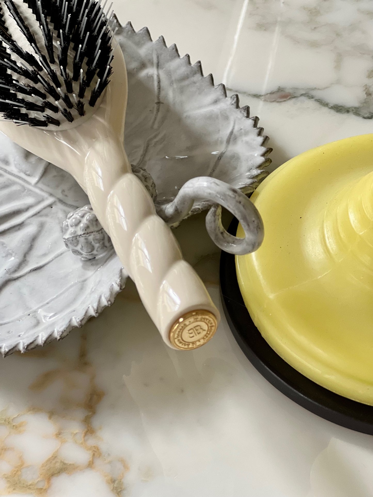 N.02 La Brosse Démêlante & Soin l'Indispensable Blanc Crème