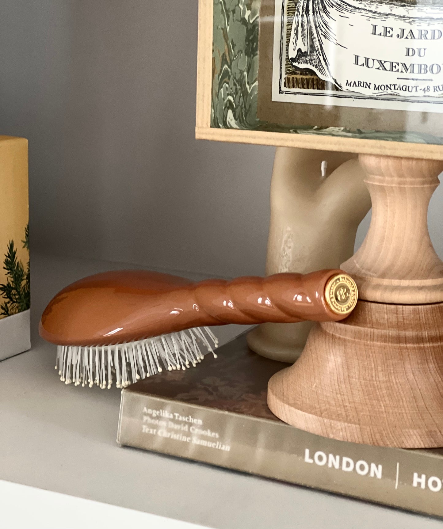 N.04 La Brosse Démêlante & Massante La Miracle Terracotta