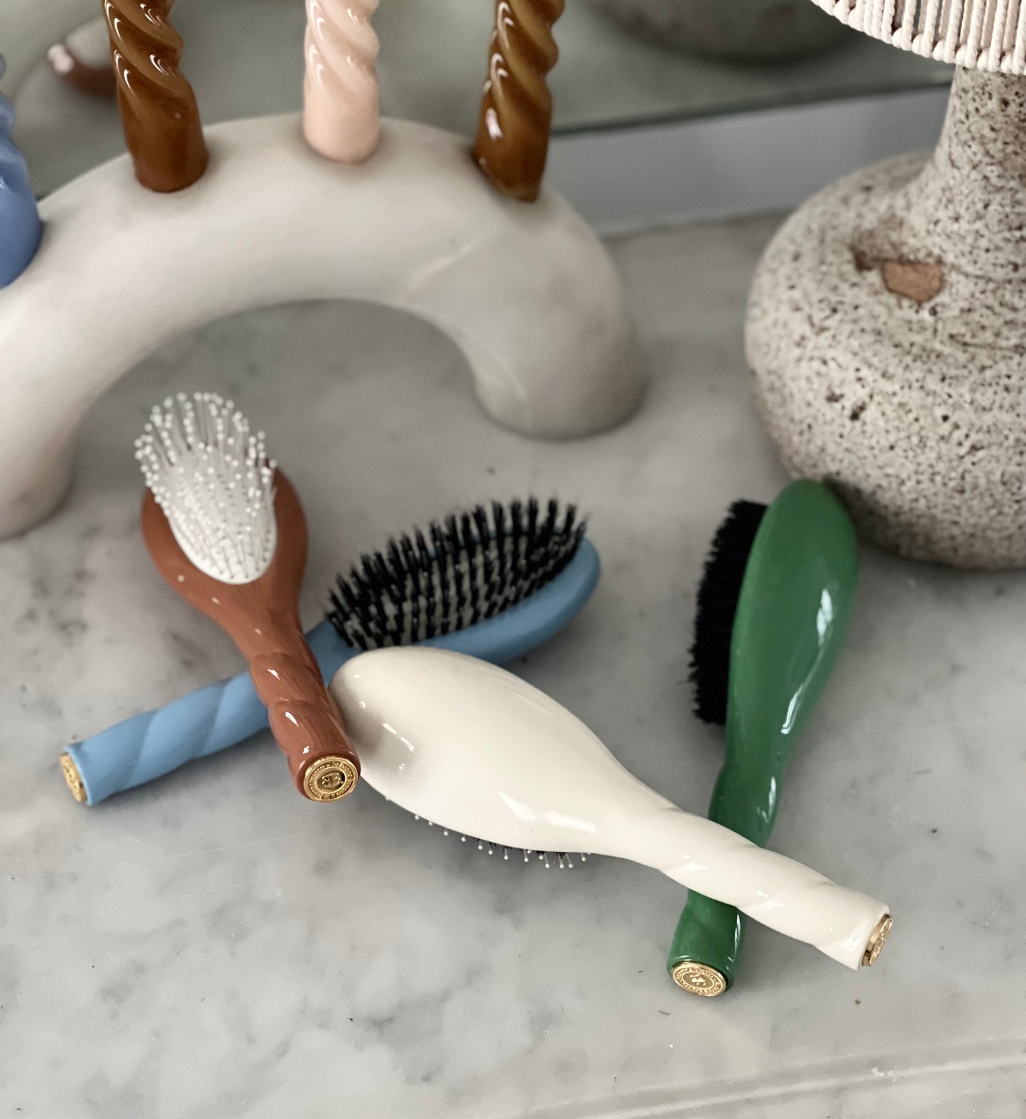 N.04 La Petite Brosse Démêlante & Massante La Miracle Vert Amande