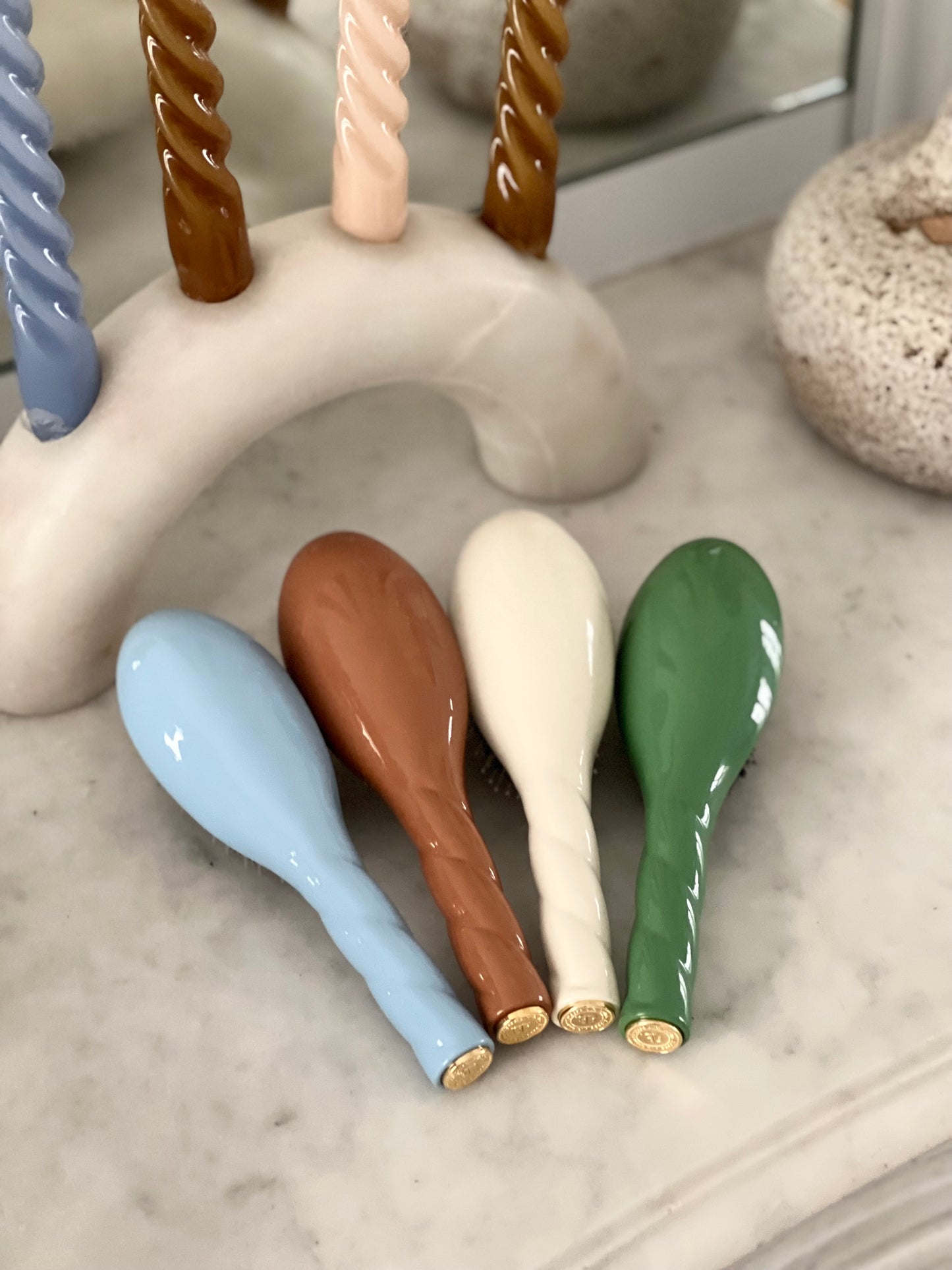 N.02 La Petite Brosse Démêlante & Soin l'Indispensable Blanc Crème
