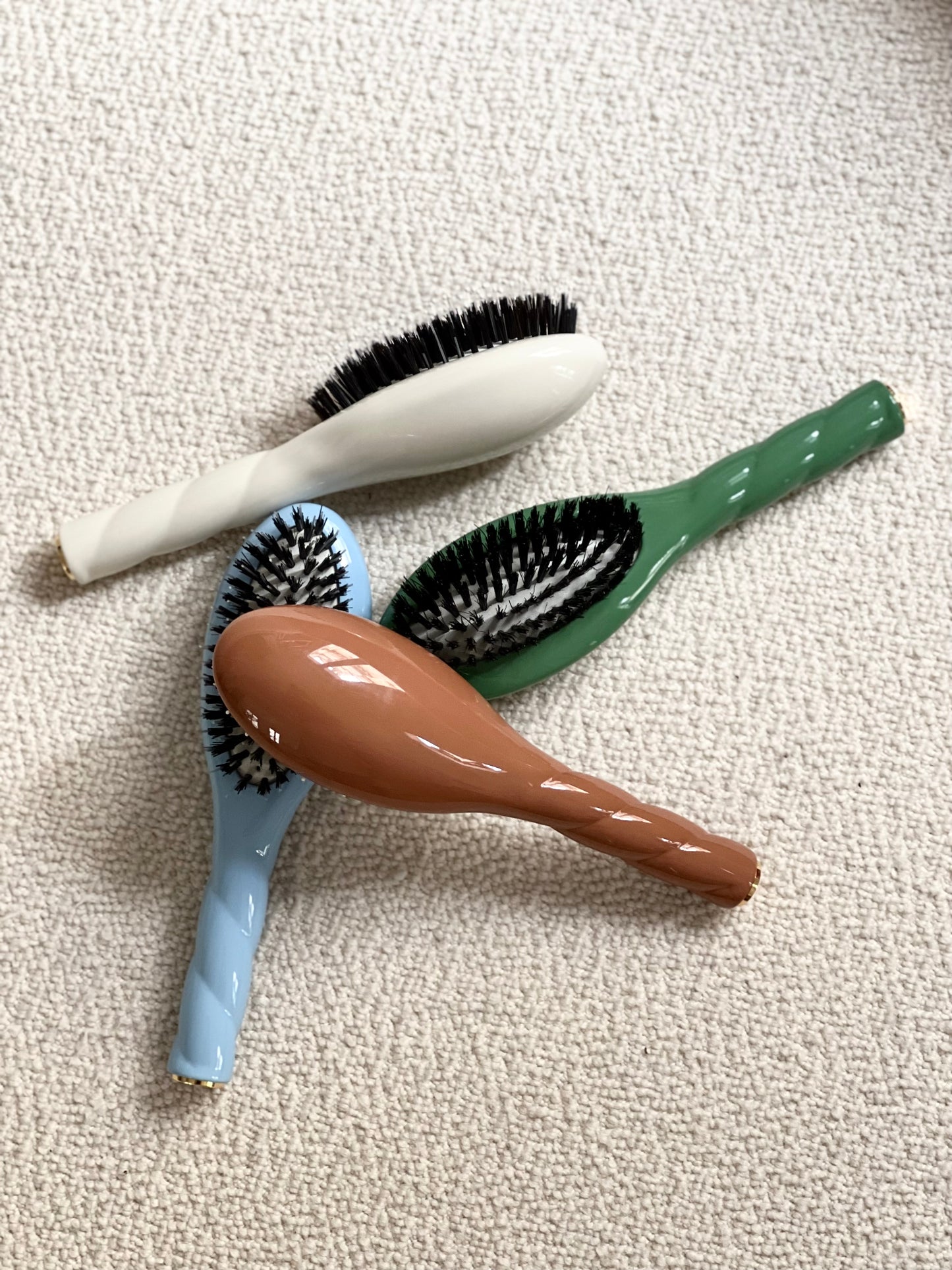 N.01 La Petite Brosse Brillance & Soin l’Universelle Vert Amande