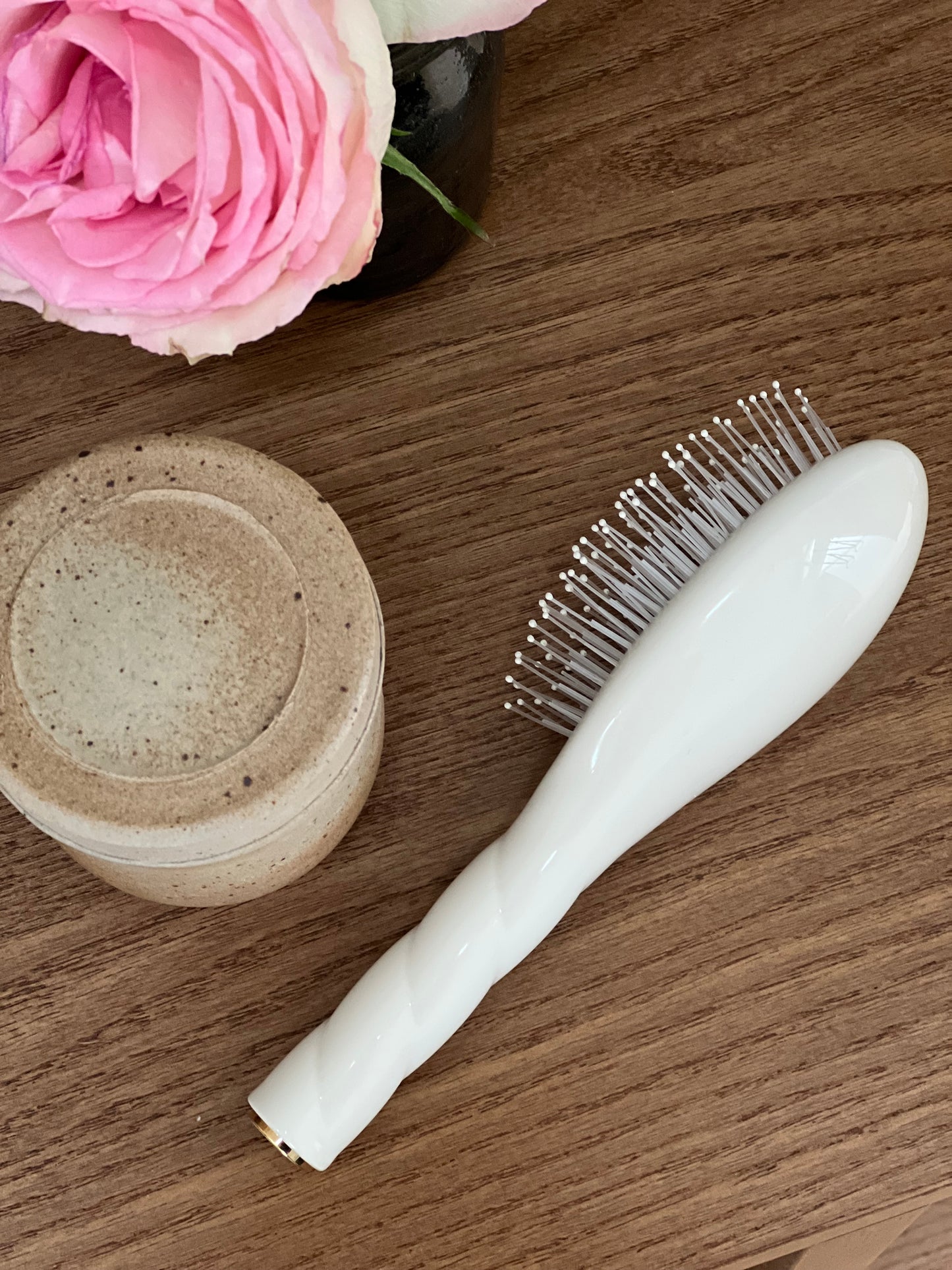 N.04 La Petite Brosse Démêlante & Massante La Miracle Blanc Crème
