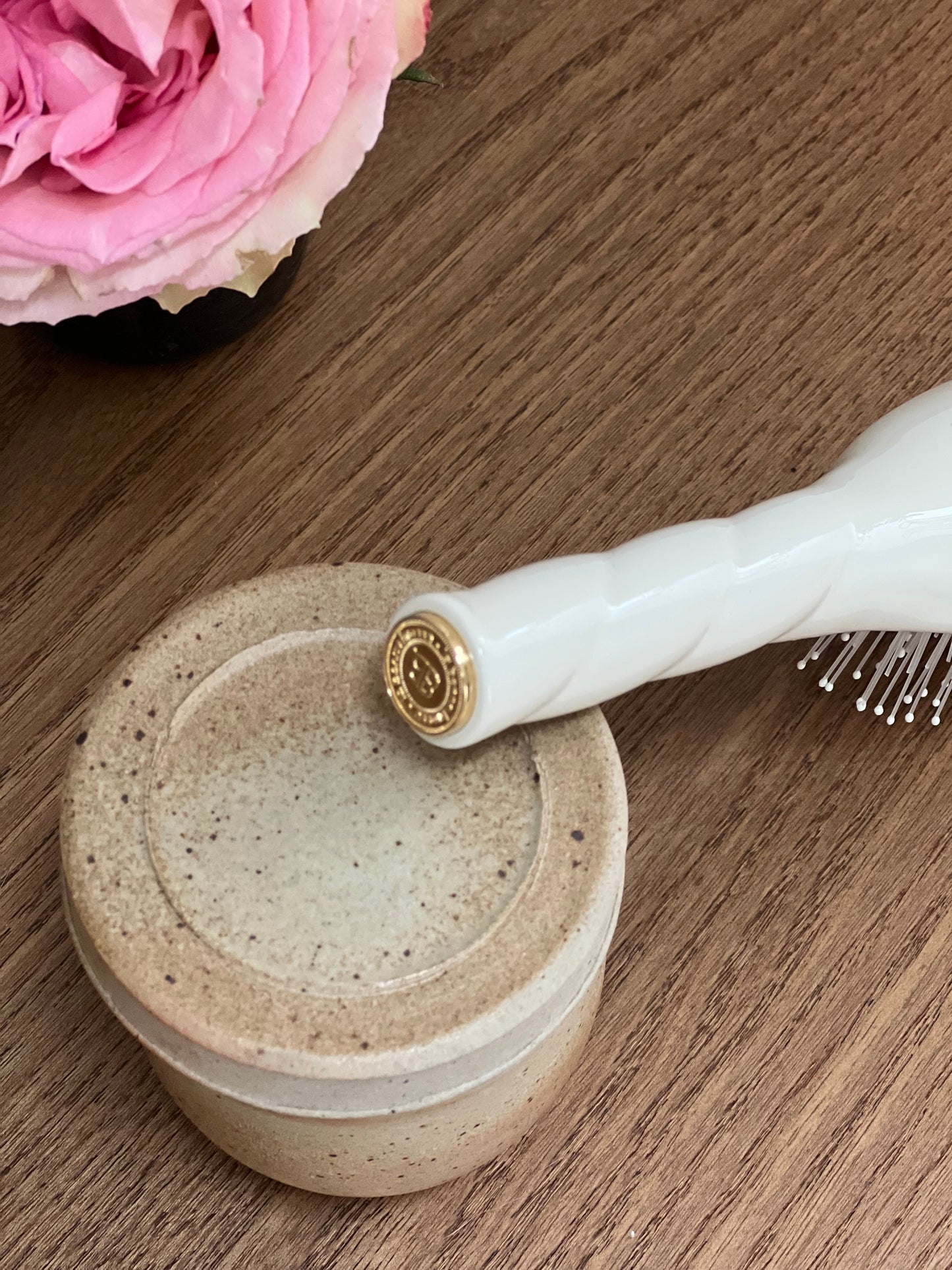 N.04 La Petite Brosse Démêlante & Massante La Miracle Blanc Crème