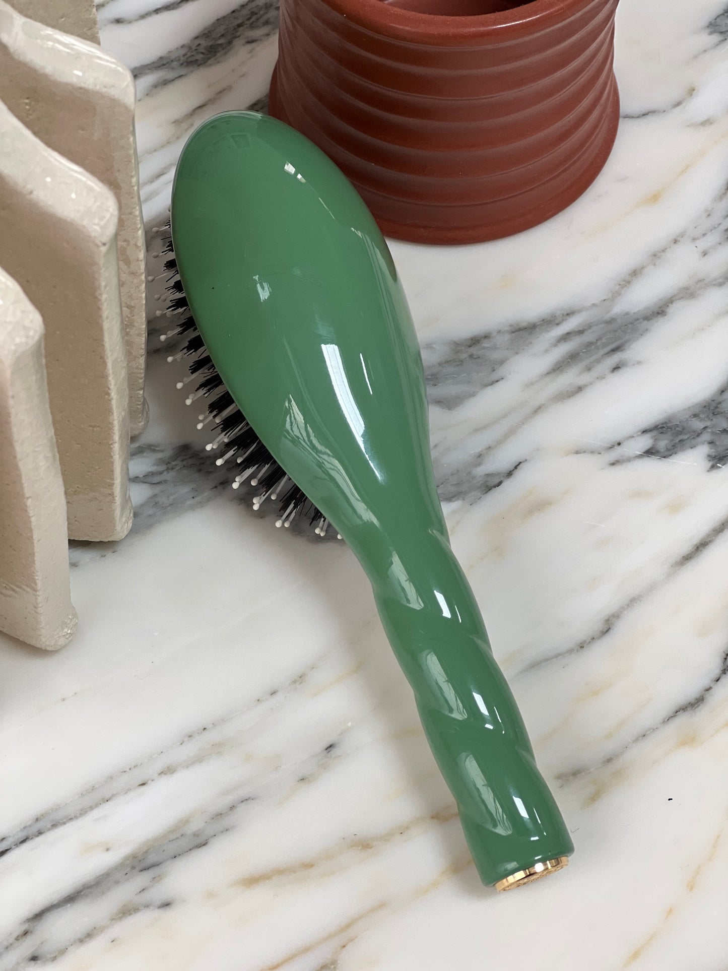 N.03 La Petite Brosse Cuir Chevelu Sensible l'Indispensable Douceur Vert Amande