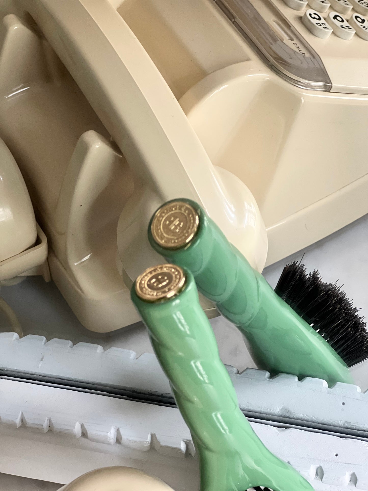 N.01 La Petite Brosse Brillance & Soin l’Universelle Vert Amande