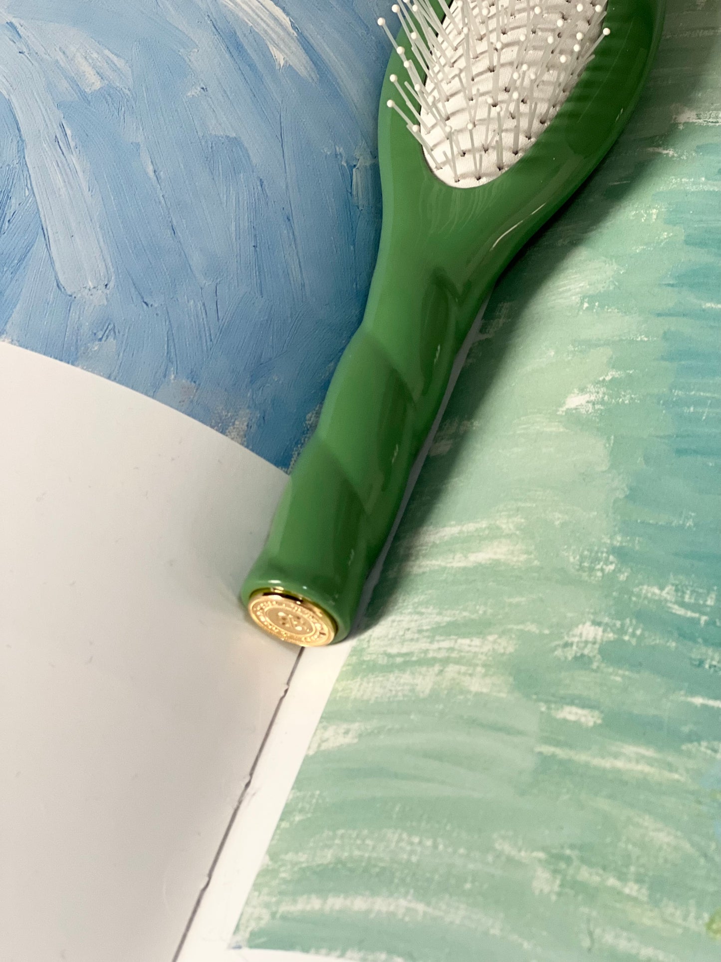N.04 La Petite Brosse Démêlante & Massante La Miracle Vert Amande