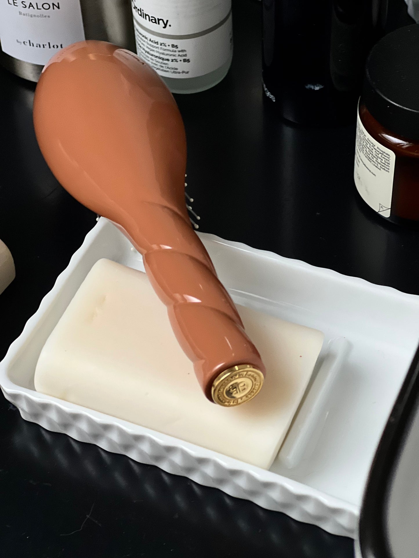 N.04 La Petite Brosse Démêlante & Massante La Miracle Terracotta