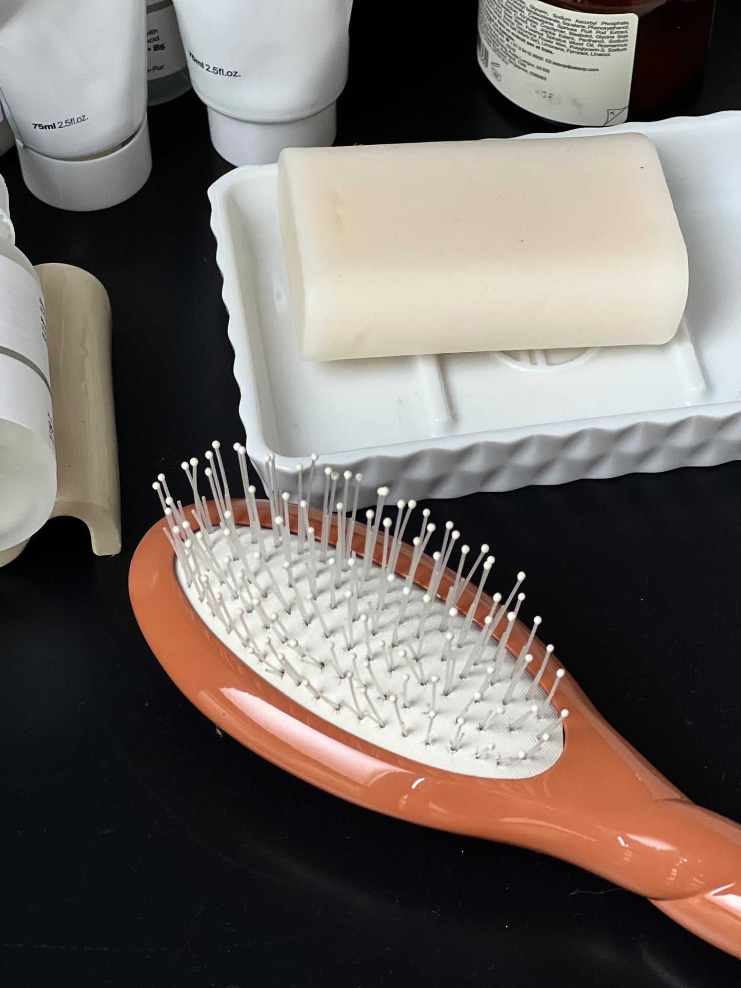 N.04 La Petite Brosse Démêlante & Massante La Miracle Terracotta