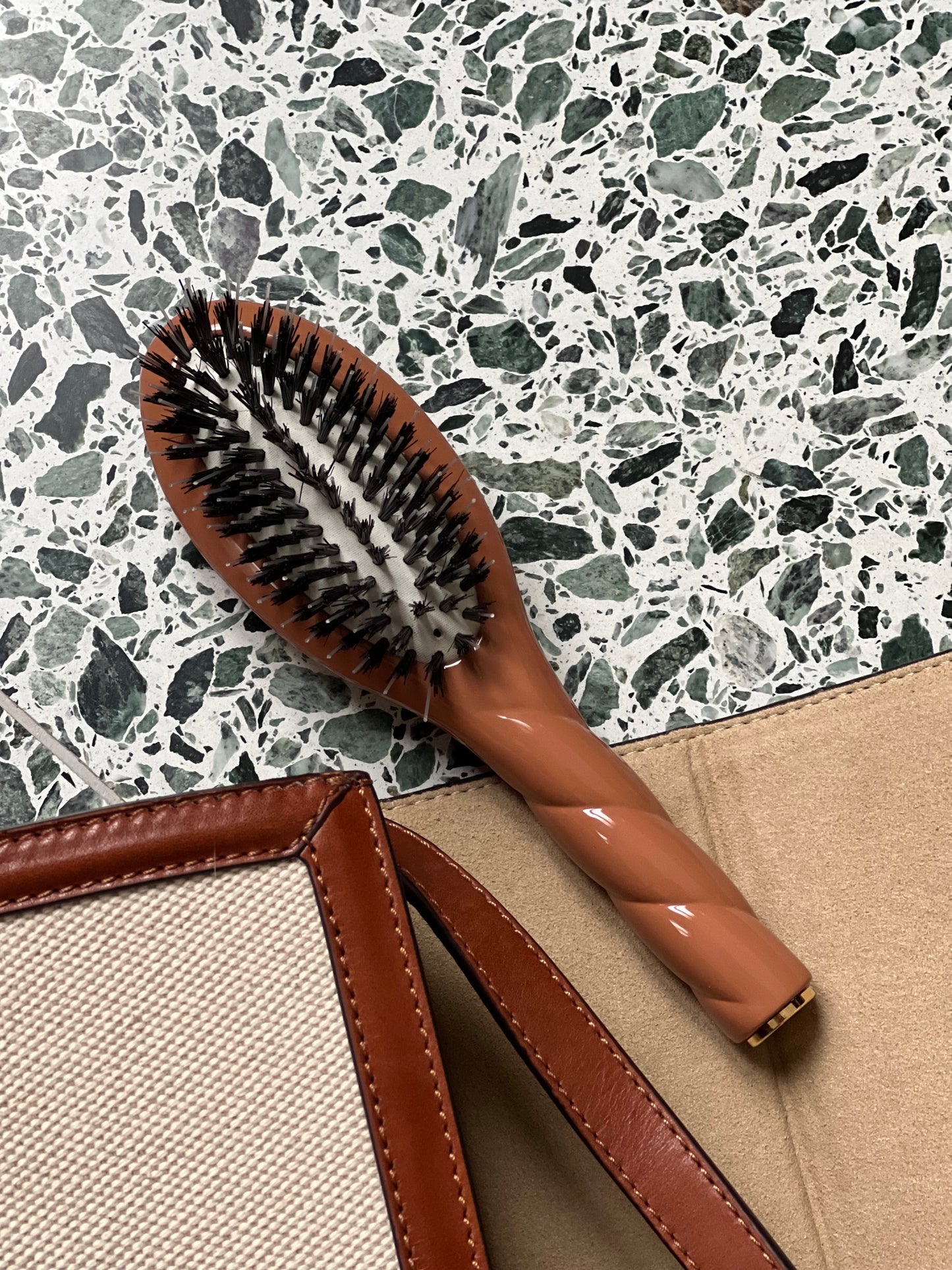 N.02 La Petite Brosse Démêlante & Soin l'Indispensable Terracotta